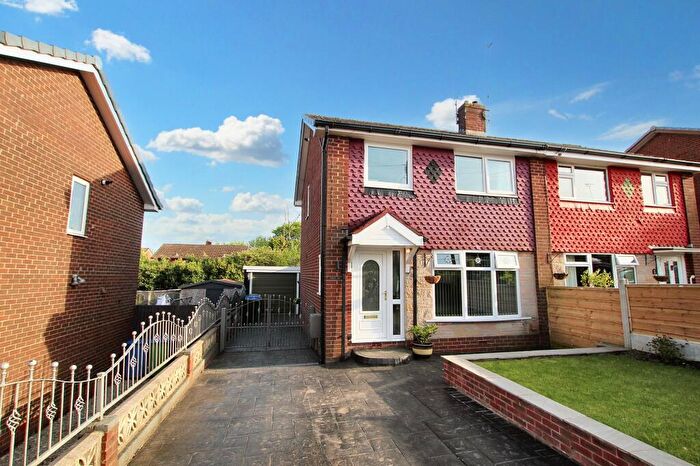 3 Bedroom Semi-Detached House For Sale In Newhouse Close, Wardle, OL12