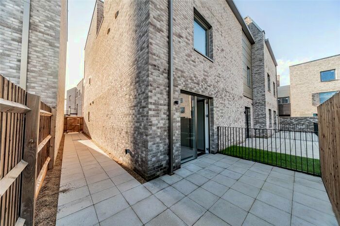 2 Bedroom Flat To Rent In Gildenhowe, Cambridge, Cambridgeshire, CB3