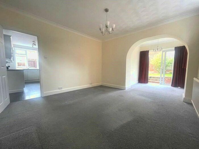 4 Bedroom Bungalow To Rent In Clarence Road, Fleet, Hampshire, GU51