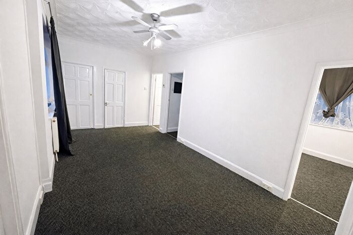 2 Bedroom Flat To Rent In Albert Road, London, SE25