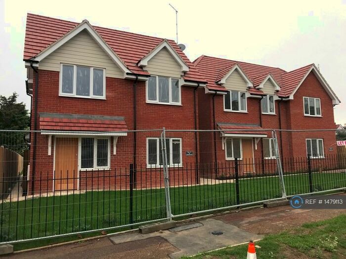 2 Bedroom Flat To Rent In Lavender Grove, Westcliff-On-Sea, SS0