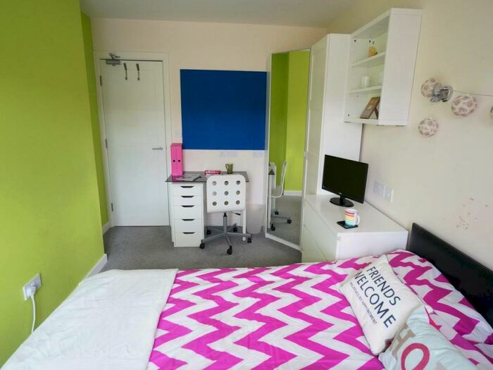 1 Bedroom Flat To Rent In High Street, Bangor, Gwynedd, LL57