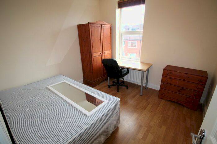 5 Bedroom Maisonette To Rent In Helmsley Road, Newcastle Upon Tyne, NE2