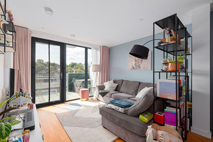 2 Bedroom Flat For Sale In Hawthorne Crescent, London, SE10