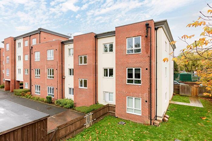 1 Bedroom Flat For Sale In Mayfield Road, Walton-On-Thames, KT12