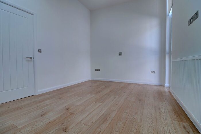1 Bedroom Flat To Rent In White Hart Street, High Wycombe, Buckinghamshire, HP11