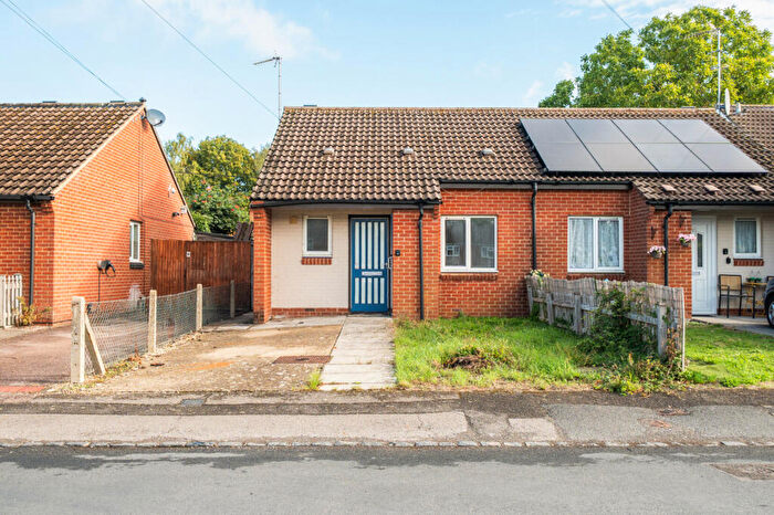 1 Bedroom Bungalow For Sale In Brookside Estate, Chalgrove, Oxford, OX44