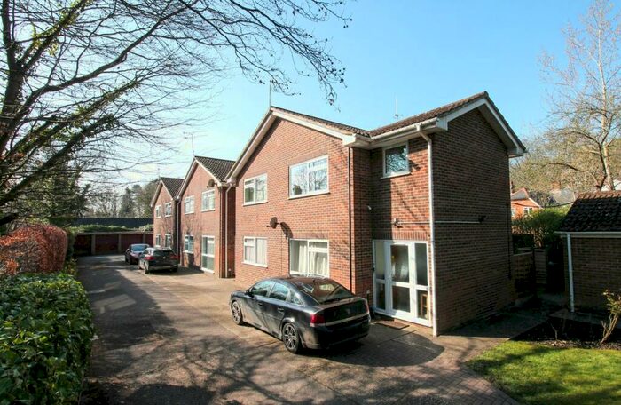 2 Bedroom Flat To Rent In Old Cove Road, Fleet, GU51