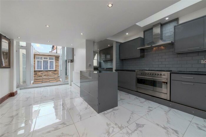 5 Bedroom End Of Terrace House To Rent In Eversleigh Road, East Ham, E6