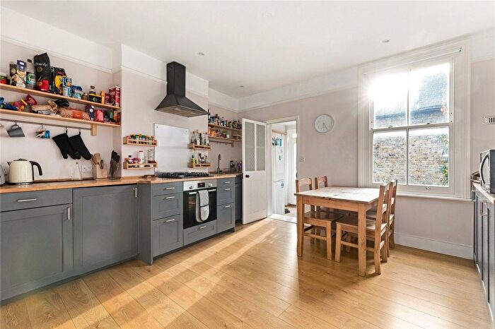 2 Bedroom Maisonette For Sale In Brudenell Road, London, SW17