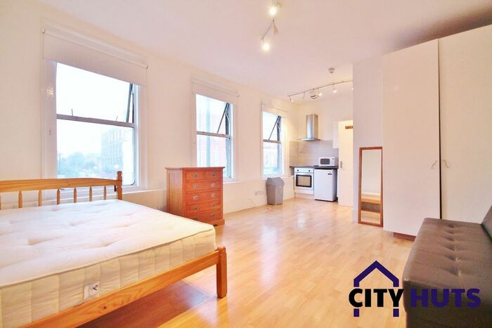 Studio To Rent In Holloway Road, London, N19