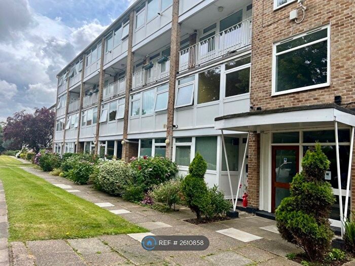 3 Bedroom Maisonette To Rent In Tarnwood Park, London, SE9