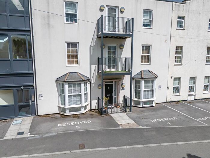 2 Bedroom Apartment For Sale In Monmouth Road, Pill, Bristol, Somerset, BS20