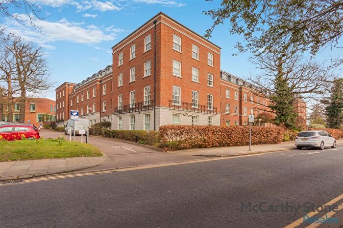 2 Bedroom Flat For Sale In Peel Court, College Way, Welwyn Garden City, Hertfordshire, AL8