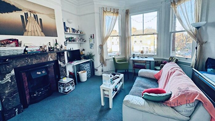 4 Bedroom Apartment For Sale In New Cross Road, London, SE14