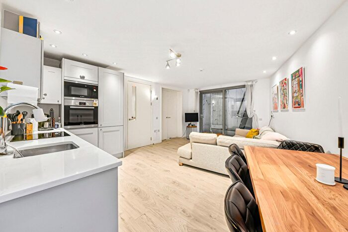 2 Bedroom Flat To Rent In Mill Lane, West Hampstead, NW6