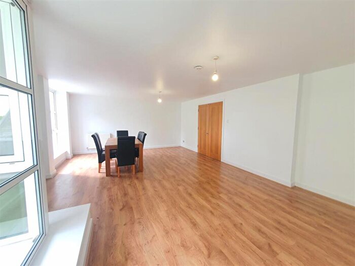 2 Bedroom Apartment To Rent In Barrier Point Road, London, E16