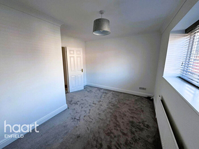 5 Bedroom Detached House To Rent In Richardson Crescent, Enfield, EN7