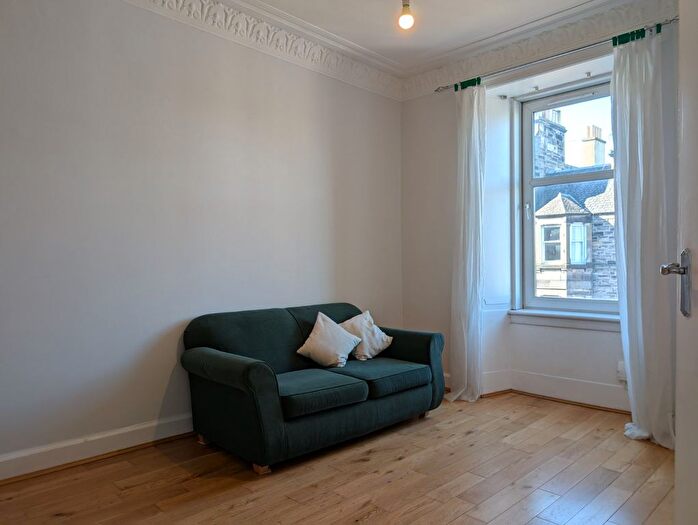 1 Bedroom Flat To Rent In Meadowbank Avenue, Edinburgh, EH8