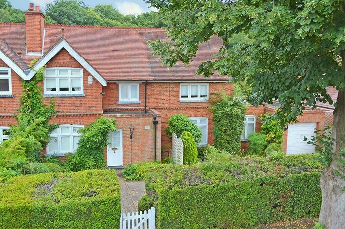 4 Bedroom Semi-Detached House To Rent In Ellesmere Road, Weybridge, KT13