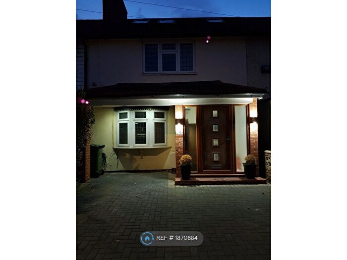 4 Bedroom Terraced House To Rent In Wren Road, Dagenham, RM9