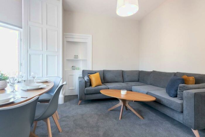 4 Bedroom Flat To Rent In Morningside Road, Morningside, Edinburgh, EH10