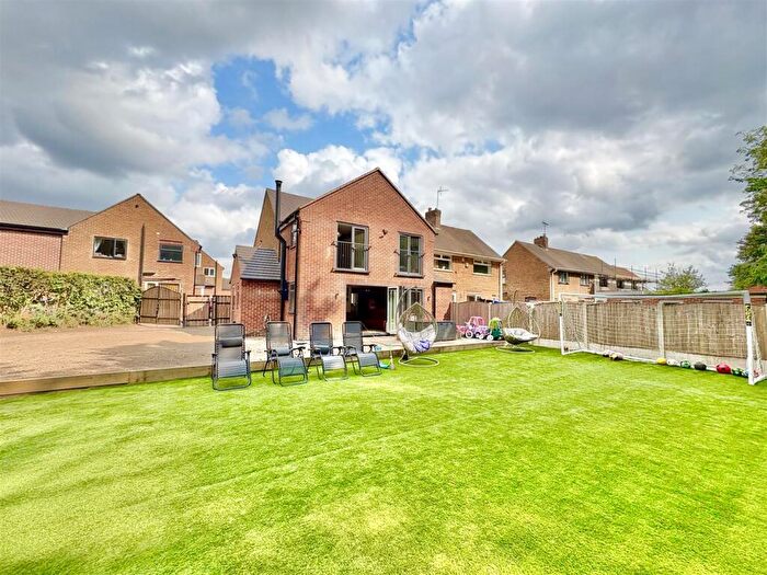 3 Bedroom Semi-Detached House For Sale In Little Oak Avenue, Annesley, NG17