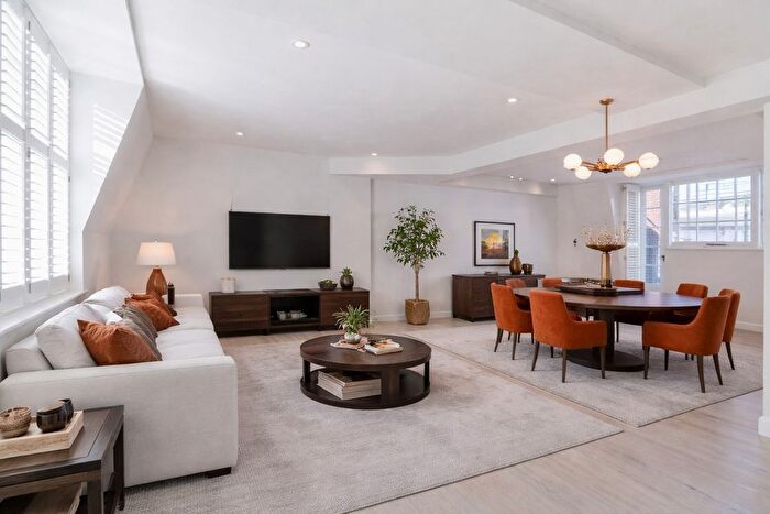 2 Bedroom Flat To Rent In Monmouth Street, Covent Garden, WC2H