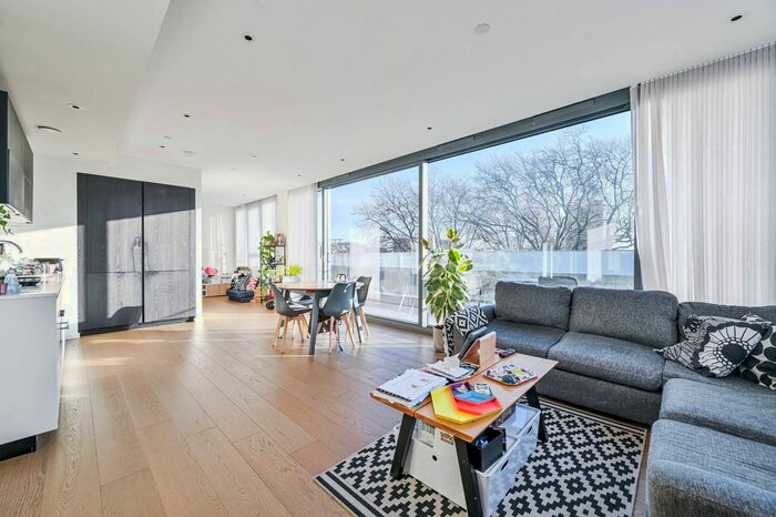 3 Bedroom Flat To Rent In Long Street, Hackney, London, E2