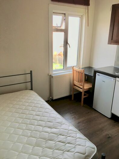 Studio To Rent In Cloister Road, Cricklewood/Brent Cross, NW2