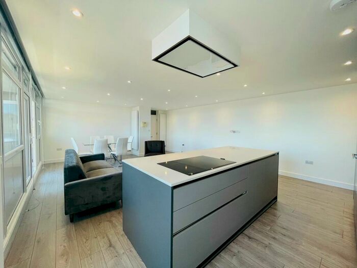 2 Bedroom Apartment To Rent In Embassy Lodge, Regents Park Road, N3