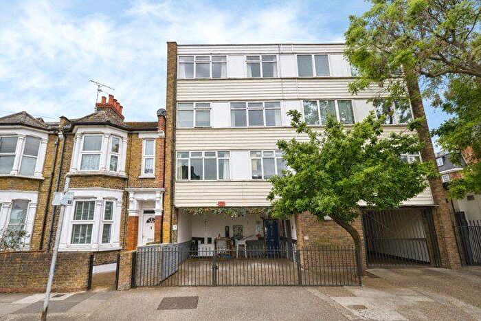 2 Bedroom Flat For Sale In Deanery Road, London, E15