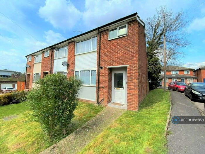 3 Bedroom Semi-Detached House To Rent In Tanhouse Lane, Wokingham, RG41