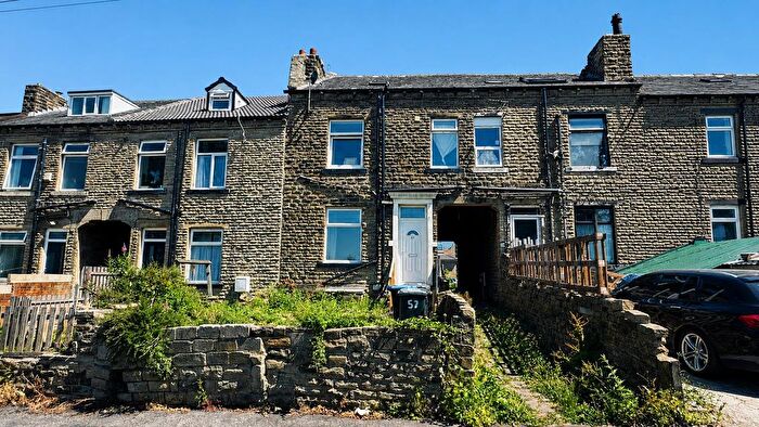 2 Bedroom Terraced House For Sale In Sydenham Place, Peel Park, Bradford, BD3