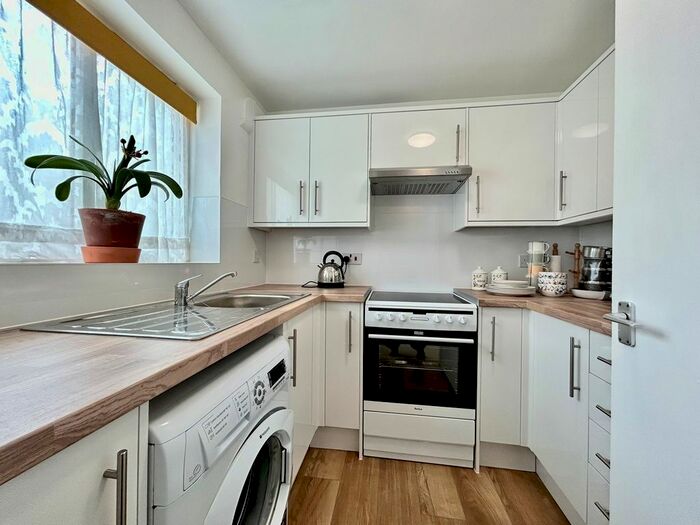 1 Bedroom Flat To Rent In Brindley Close, Wembley, HA0