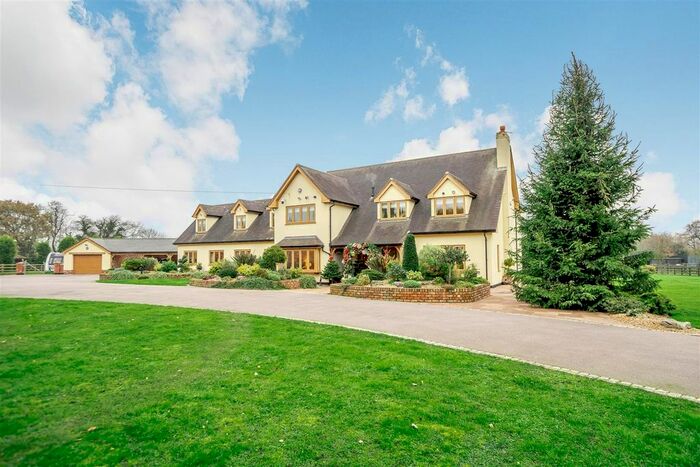 5 Bedroom Detached House For Sale In New Landywood Lane, Essington, Wolverhampton, WV11