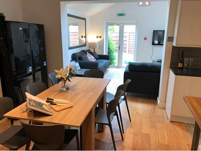 8 Bedroom Semi Detached House To Rent In £pppw Inc Bills, Cotton Lane, Manchester, M20