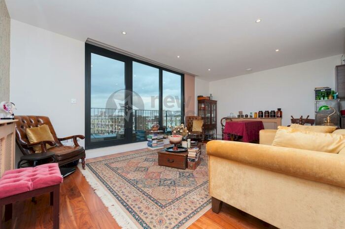 2 Bedroom Apartment To Rent In De Beauvoir Crescent, De Beauvoir, N1