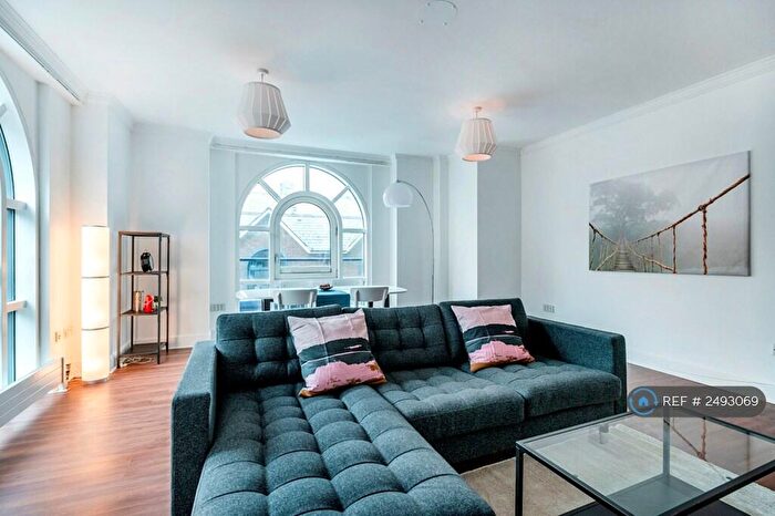 2 Bedroom Flat To Rent In Plantation Wharf, London, SW11