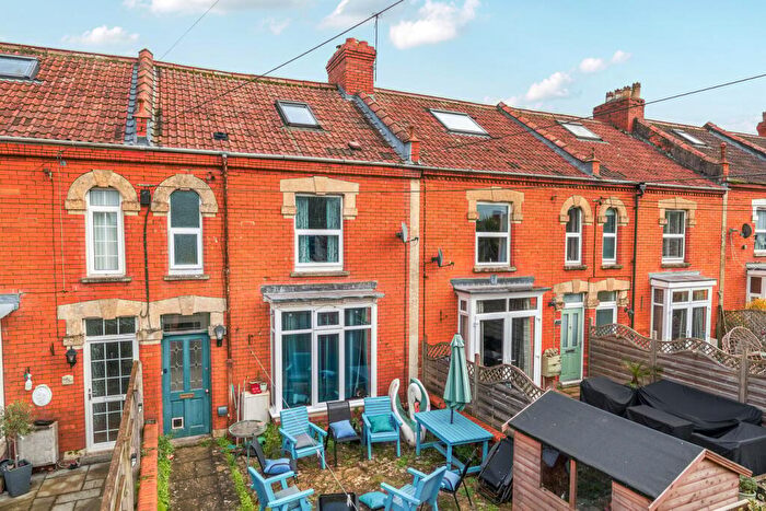 4 Bedroom Terraced House For Sale In Rowdens Road, Wells, BA5