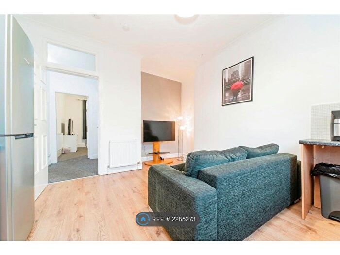 2 Bedroom Flat To Rent In Mcintyre Place, Paisley, PA2