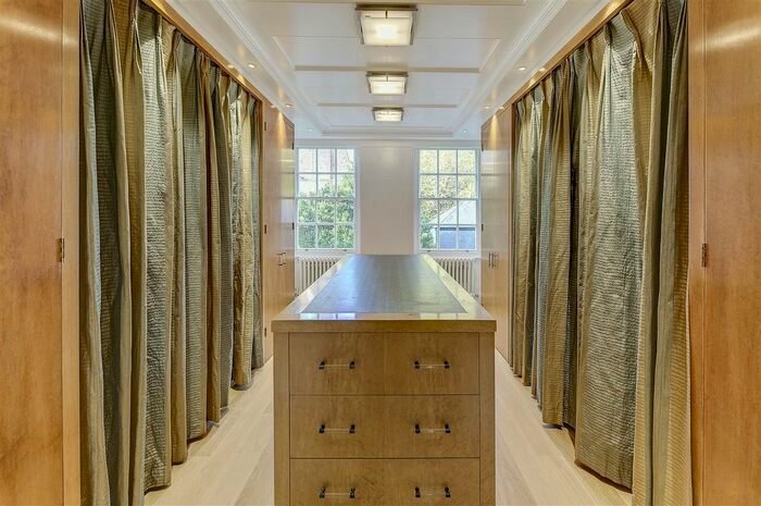 5 Bedroom Maisonette To Rent In Cheyne Walk, Chelsea, London, SW3