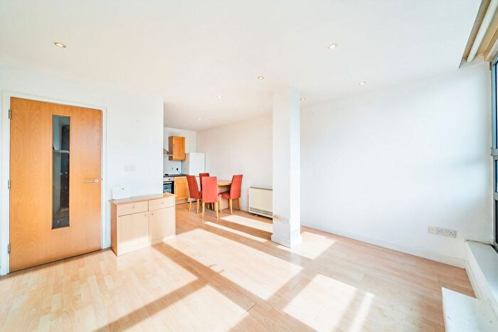 1 Bedroom Flat To Rent In New Park Road, Brixton Hill, SW2