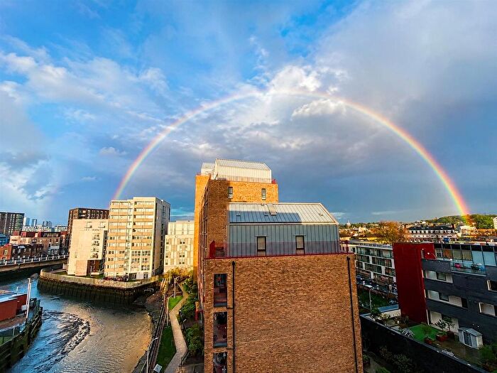 2 Bedroom Flat To Rent In Long Mill, Mumford Mills, Greenwich High Road, Greenwich, London, SE10