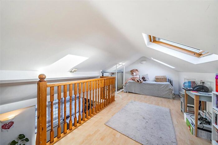 1 Bedroom Flat For Sale In Ewell Road, Surbiton, KT6