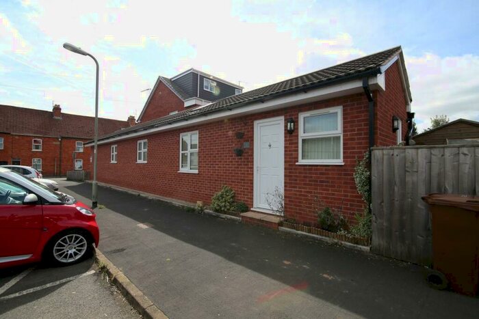2 Bedroom Bungalow To Rent In Tiverton, EX16