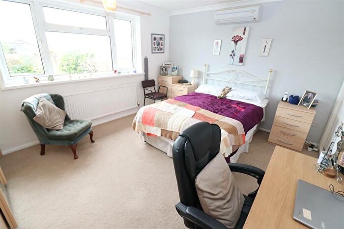 2 Bedroom Detached Bungalow For Sale In Ravensbank, Rushden, NN10