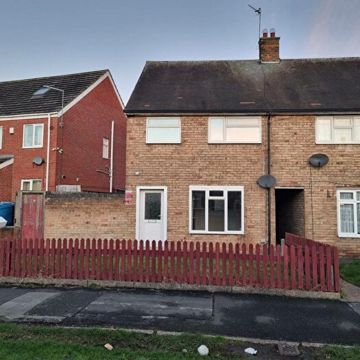 3 Bedroom Semi-Detached House To Rent In Douglas Road, Hull, HU8