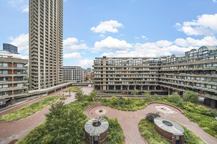 Studio For Sale In Bryer Court Barbican, EC2