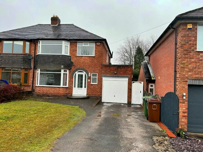 3 Bedroom Semi-Detached House To Rent In Newnham Rise, Solihull, B90